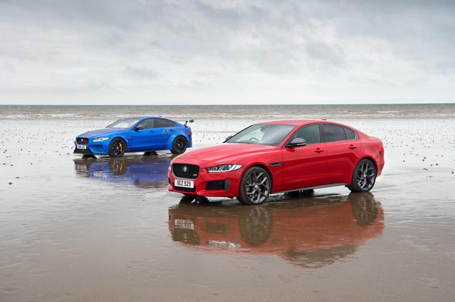  Jaguar XE 300 Sport 2018 года  (UK) (фото 2 из 24)
